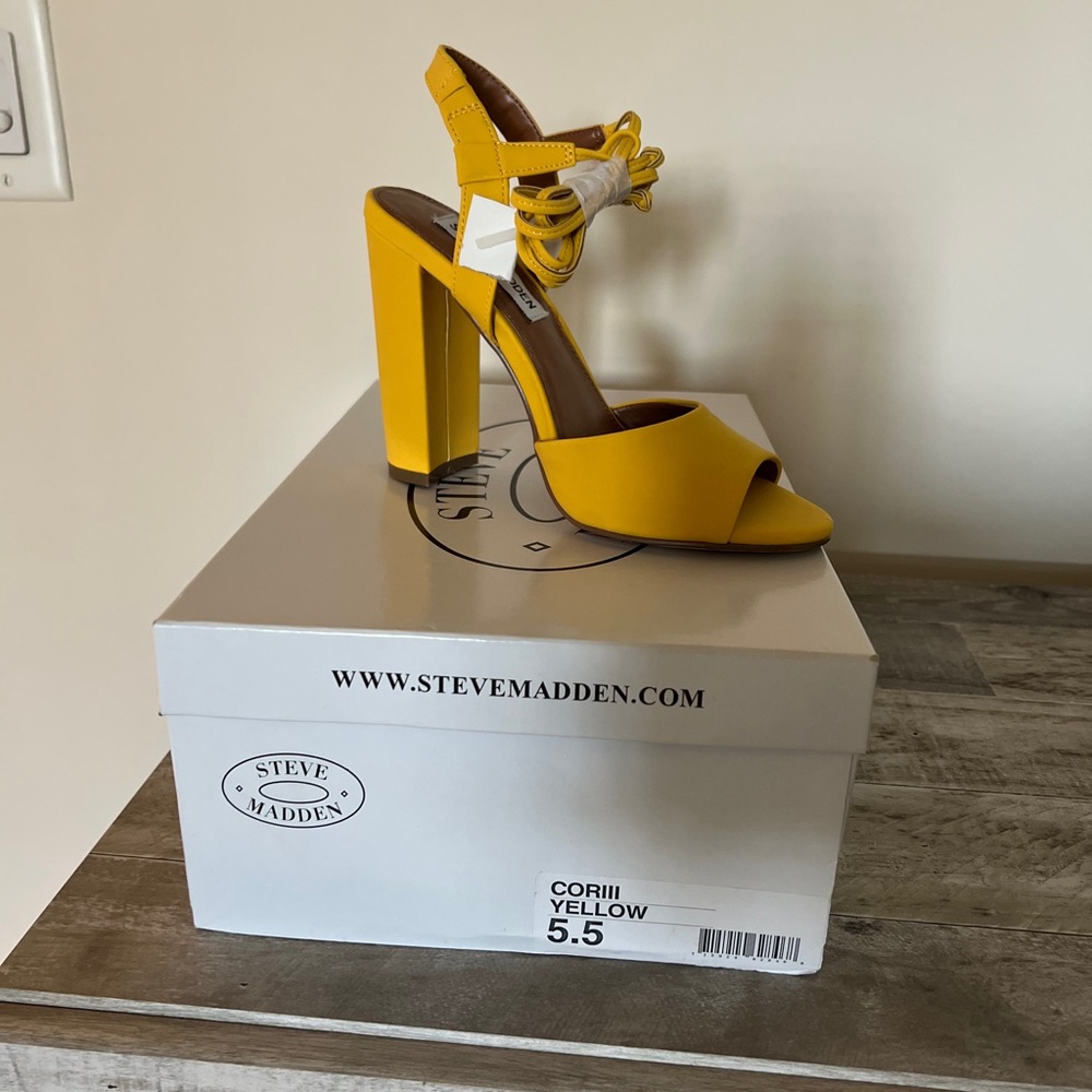 Yellow  Steve Madden heel Size 5.5